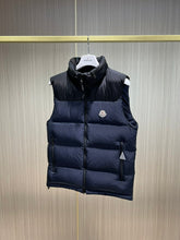 Carregar imagem no visualizador da galeria, Moncler Ophrys Down Vest

