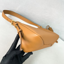 Carregar imagem no visualizador da galeria, Prada Aimee bag
