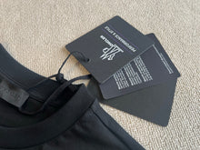 Carregar imagem no visualizador da galeria, T-Shorts Moncler Single Black
