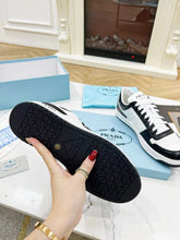 Carregar imagem no visualizador da galeria, Prada Downtown Low Top Sneakers Leather White Black
