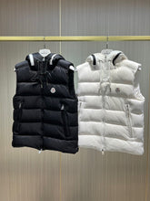 Carregar imagem no visualizador da galeria, MONCLER SLEEVELESS - BOURNE WHITE \ BLACK
