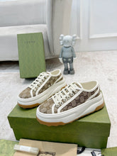 Carregar imagem no visualizador da galeria, Gucci And Ebony GG Canvas Beige
