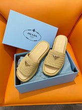Carregar imagem no visualizador da galeria, Prada Sandália flatform em crochê

