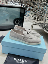 Carregar imagem no visualizador da galeria, Prada Suede Loafers Grey
