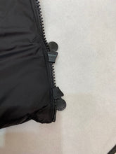Carregar imagem no visualizador da galeria, MONCLER SLEEVELESS - BOURNE WHITE \ BLACK
