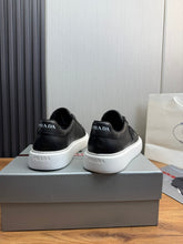 Carregar imagem no visualizador da galeria, Prada Downtown
