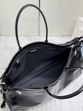 Cargar imagen en el visor de la galería, Bolso tote Bonnie Prada

