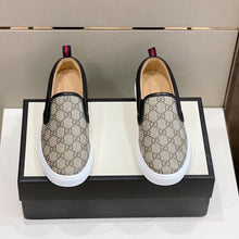 Carregar imagem no visualizador da galeria, GUCCI GG Supreme Slip On
