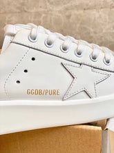 Cargar imagen en el visor de la galería, Golden Goose Ball Star Triple White
