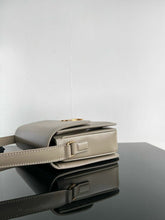 Carregar imagem no visualizador da galeria, BOLSA CLASSIQUE TRIOMPHE CELINE
