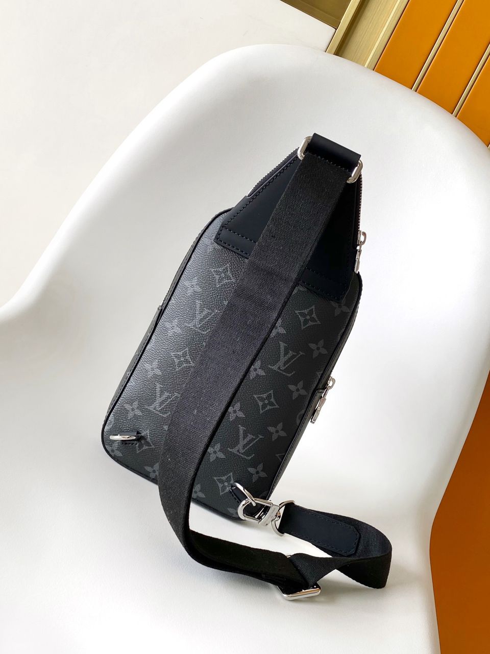Bolsa Avenue Sling Bag Monograma Eclipse Black