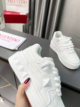 Carregar imagem no visualizador da galeria, Valentino One Stud XL White
