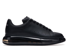 Carregar imagem no visualizador da galeria, Alexander McQueen Oversized Black Shiny Sole
