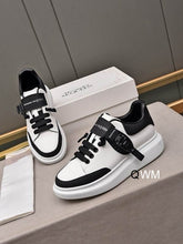 Carregar imagem no visualizador da galeria, Tênis Alexander Mc Oversized Sneaker White and Black
