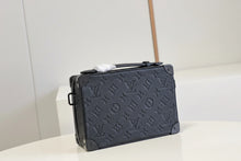 Cargar imagen en el visor de la galería, BOLSO LV Soft Trunk
