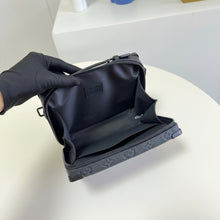 Cargar imagen en el visor de la galería, BOLSO LV Soft Trunk
