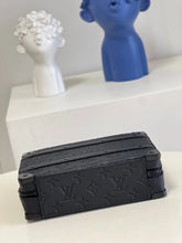 Cargar imagen en el visor de la galería, BOLSO LV Soft Trunk
