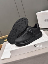 Carregar imagem no visualizador da galeria, Tênis Alexander Mc Oversized Sneaker All Black

