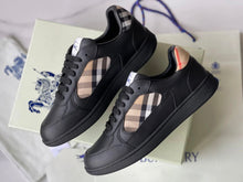Carregar imagem no visualizador da galeria, Tênis Burberry Preto Leather and Check Terrace
