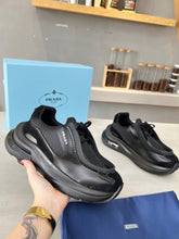 Carregar imagem no visualizador da galeria, Prada Brushed Leather Sneakers Bike Fabric Suede - Black A1016330
