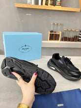 Carregar imagem no visualizador da galeria, Prada Brushed Leather Sneakers Bike Fabric Suede - Black A1016330
