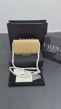 Carregar e reproduzir vídeo no visualizador da galeria, Bolsa Chanel Bege
