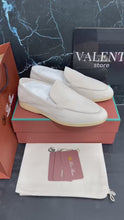 Carregar e reproduzir vídeo no visualizador da galeria, Mocassim Summer Walk da Loro Piana Light Beige
