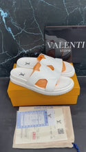 Cargar y reproducir el video en el visor de la galería, Sandalia LV Toda Blanca
