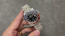 Carregar e reproduzir vídeo no visualizador da galeria, Rolex GMT-Master II 'Pepsi' Pulseira Jubilee aço inoxidável mostrador preto "Super C" (Cópia)
