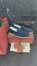 Carregar e reproduzir vídeo no visualizador da galeria, Mocassim Summer Walk da LP Azul Jeans

