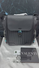 Carregar e reproduzir vídeo no visualizador da galeria, Mochila Rimowa Preto
