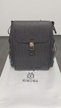 Carregar e reproduzir vídeo no visualizador da galeria, Mochila Rimowa Preto
