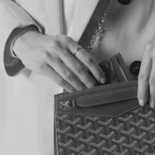 Carregar e reproduzir vídeo no visualizador da galeria, Porta-Cartões Saint-Sulpice Goyard Verde
