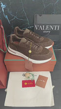 Carregar e reproduzir vídeo no visualizador da galeria, Sneaker Loro Piana Taupe Brown
