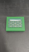 Carregar e reproduzir vídeo no visualizador da galeria, Porta-cartões Saint-Sulpice Goyard Verde
