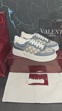 Carregar e reproduzir vídeo no visualizador da galeria, Tênis Gucci Chunky Sneaker Azul
