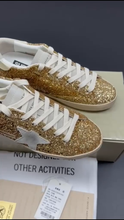 Cargar imagen en el visor de la galería, Golden Goose Ballstar Negro
